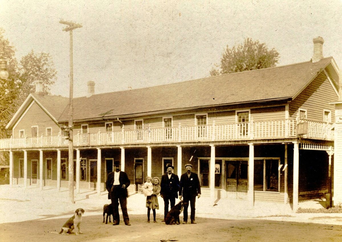 Hotel Anna at the end of Lincoln Ave 1912